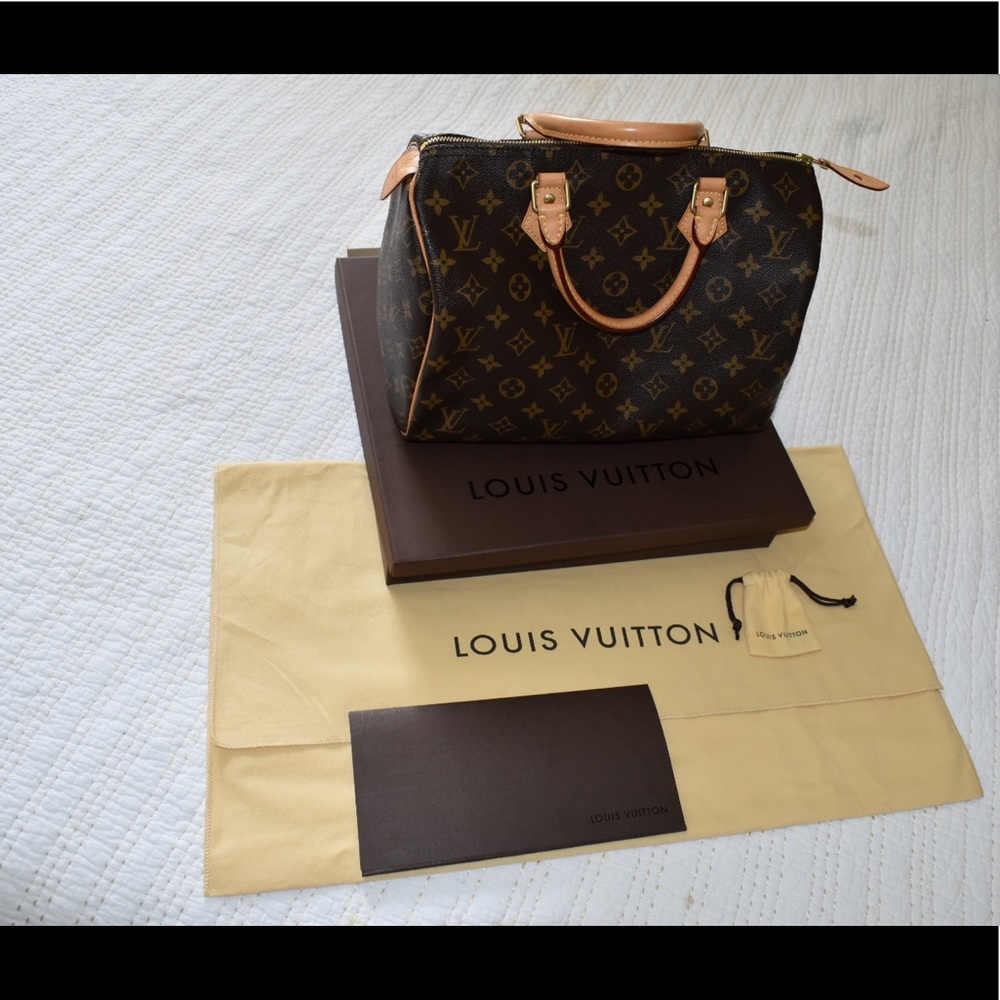 Louis Vuitton Spedy 30 in like NEW condition
